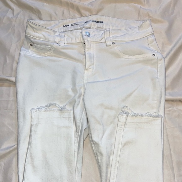 Denver Hayes Woman’s cropped Mid rise jeans. - Picture 2 of 2